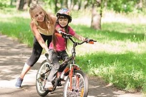 Как научить ребёнка ездить на велосипеде