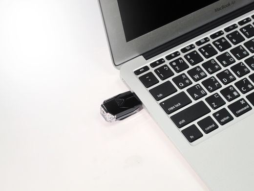 Мигалка передняя INFINI Mini LAVA, 50 люменов, USB, 1 белый светодиод, чёрный корпус, 4 режима